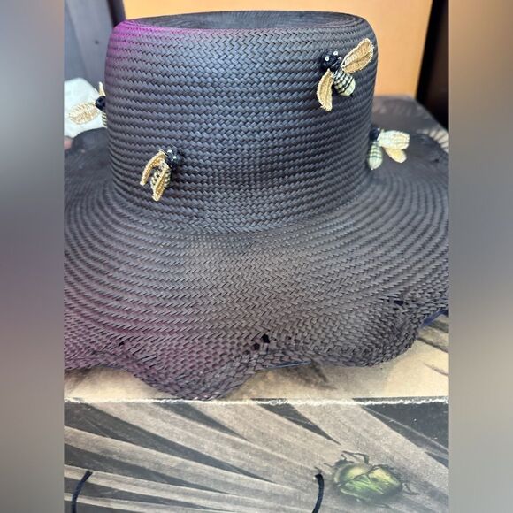 Bee hat 